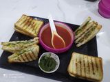 વેજ ક્લબ સેન્ડવિચ (Veg Club Sandwich Recipe in Gujarati)