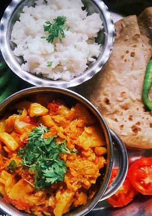 કોબીજ બટેકા નું શાક (Cabbage Bataka Shak Recipe In Gujarati) રેસીપી મુખ્ય ફોટો