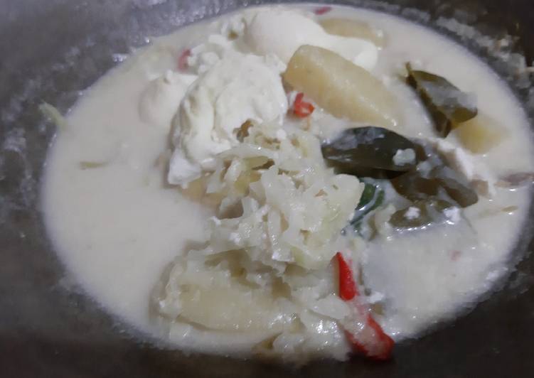 Bagaimana Menyiapkan Gulai putih kol kentang telor, Bikin Ngiler