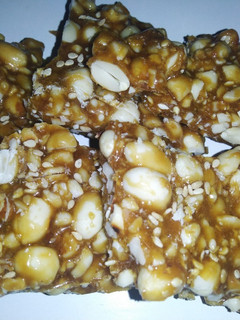கடலை மிட்டாய் (Peanut candy) (Kadalai mittai recipe in tamil) செய்முறை முக்கிய புகைப்படம்
