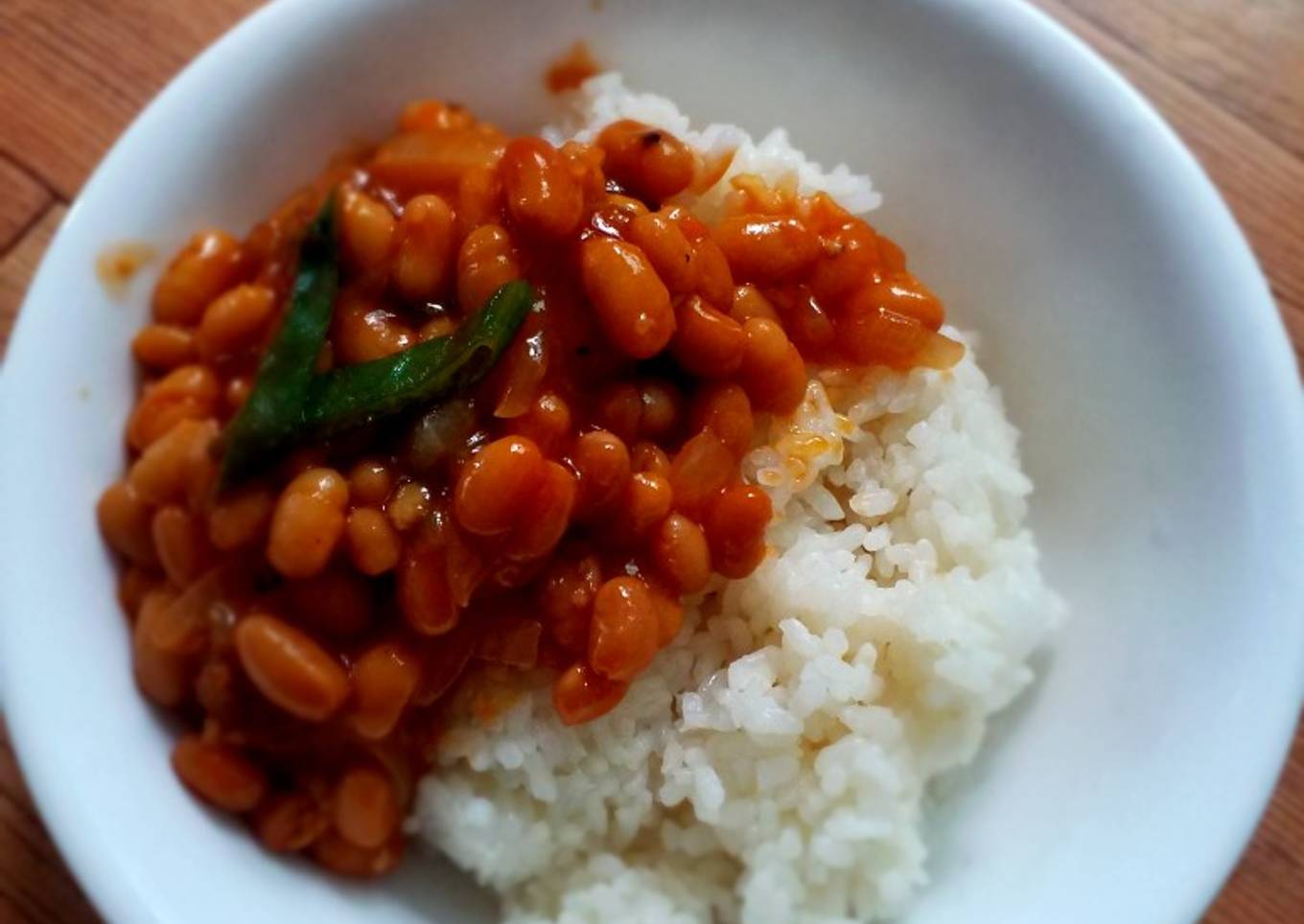 Baked bean with crunchy (kacang merah tomat dengan renyah)