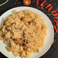 A picture of Chicken pulao.