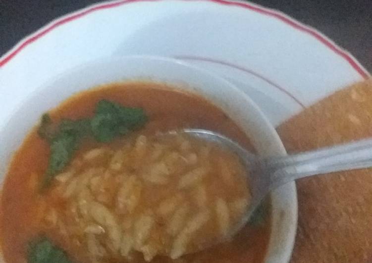 شوربة لسان الطير مع كسرة الكوشة وحد البنة تشهي