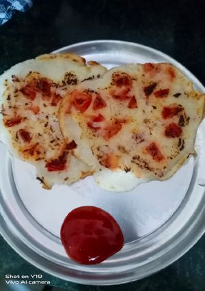 सूजी उत्तपम(suji uttpam recipe in hindi) रेसिपी मुख्य फोटो
