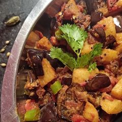 A picture of Brinjal and potato dry.
