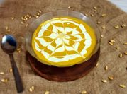 Una foto de sopa de elotes con calabaza