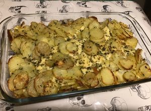 Une photo de Gratin de pommes de terre façon truffade à la tome fraîche,ail mariné et persil