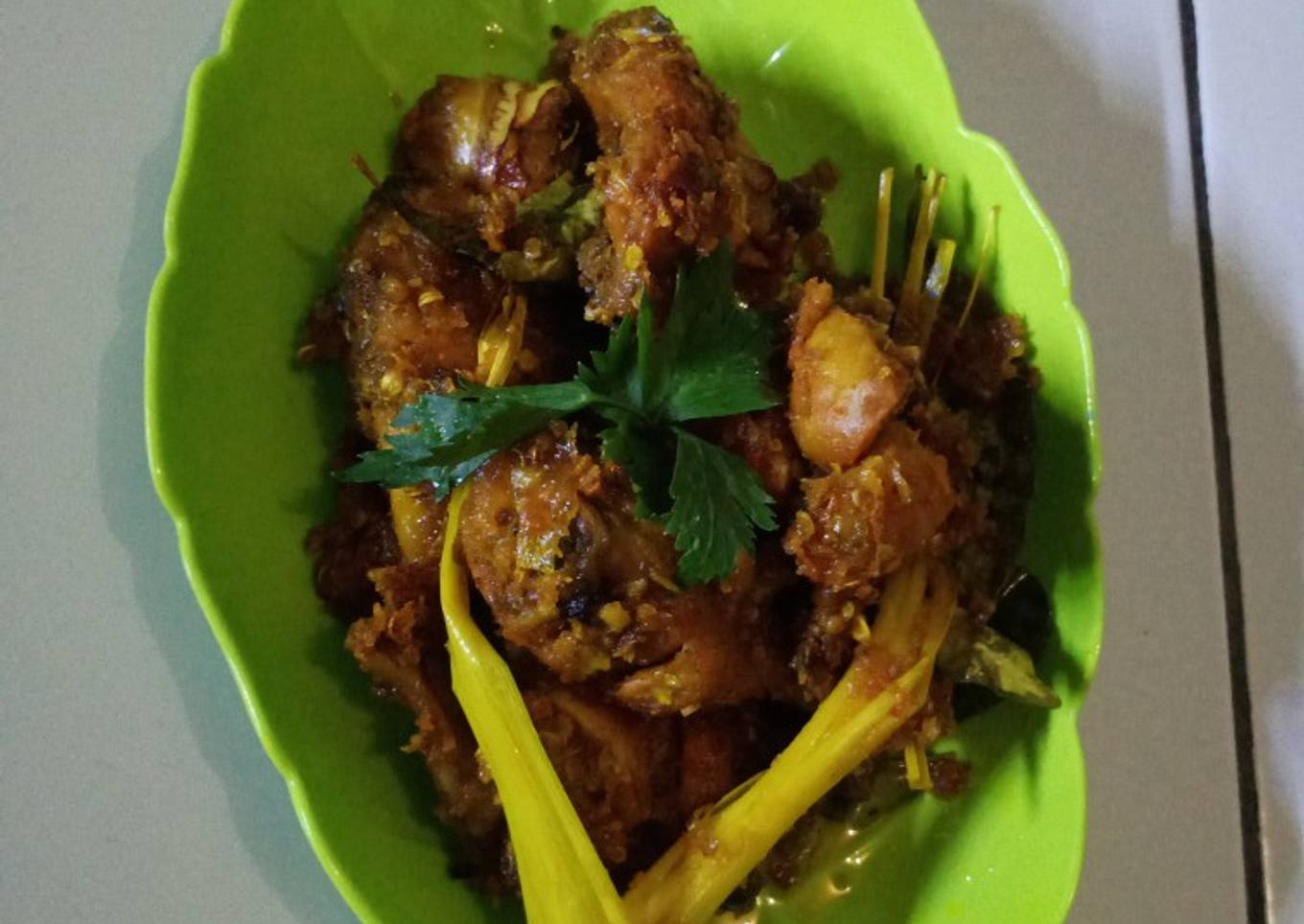 Ayam goreng bumbu kuning