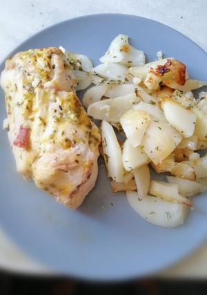 Una foto de Pollo relleno con papás al horno