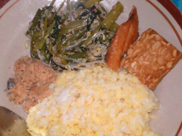 Bagaimana Menyiapkan Urap urap ikan asin nasi jagung Anti Gagal