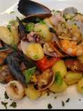 Gnocchi con Frutti di Mare, Pomodorini Freschi e Rucola