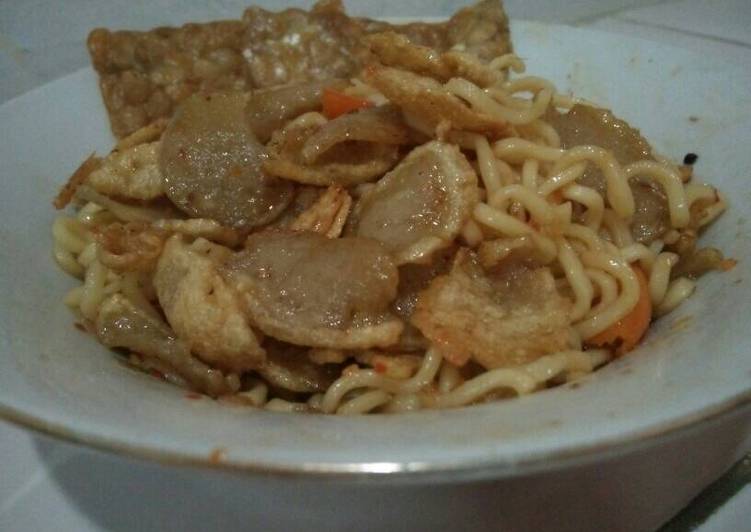 Mie Nyemek toping bakso kriuk