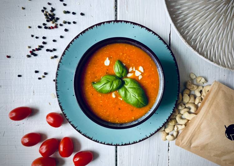 Tomato soup with cashew Tomato soup with cashew