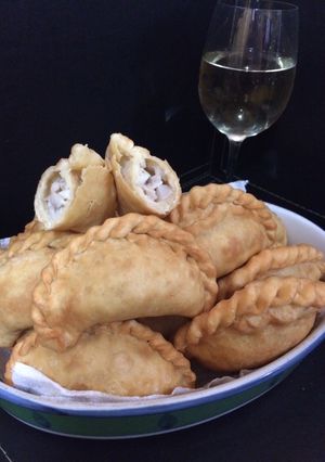 Una foto de Empanadas machas con queso