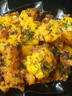 आलू गोभी की सब्जी (Aloo gobhi ki sabzi recipe in hindi) रेसिपी मुख्य फोटो