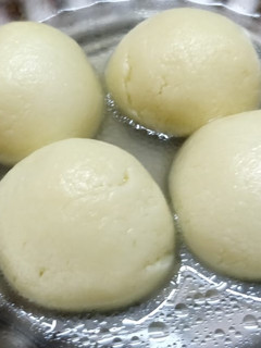 छेना रसगुल्ला (Chena rasgulla recipe in hindi) रेसिपी मुख्य फोटो
