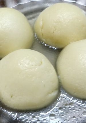 छेना रसगुल्ला (Chena rasgulla recipe in hindi) रेसिपी मुख्य फोटो