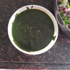 A picture of Coriander mint chutney.
