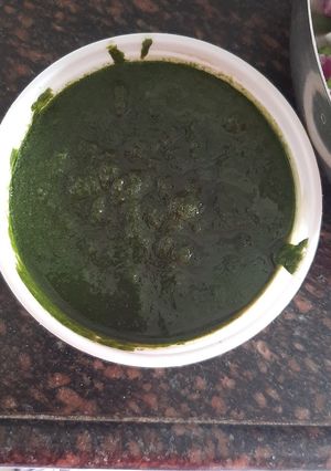 A picture of Coriander mint chutney.
