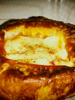 बन चीज़ पिज़्ज़ा (bun cheese pizza recipe in Hindi) रेसिपी मुख्य फोटो