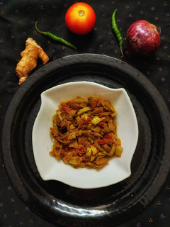 लौकी के छिलके की सब्जी (lauki ke chilke ki sabzi recipe in Hindi) रेसिपी मुख्य फोटो