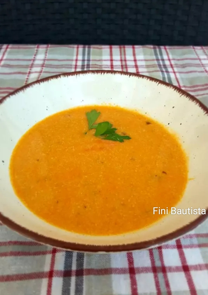 Una foto de Crema de gambas y almendra