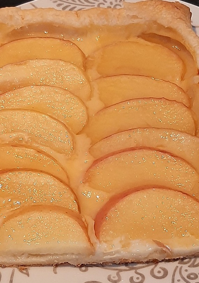Una foto de Hojaldre de manzana con natilllas