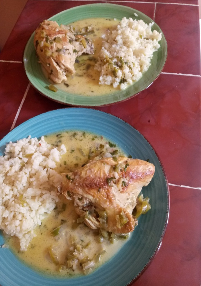 Una foto de Pollo en crema