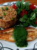 Filete de pescado con pesto de cilantro y arroz frito