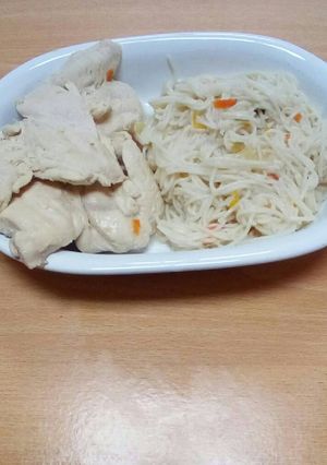 Una foto de Fideos de pollo fit