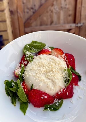A picture of (Coconut) Ricotta Panna Cotta.