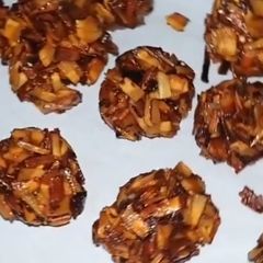A picture of Coconut balls.