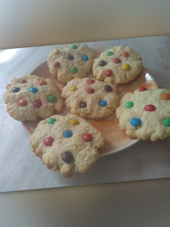 Una foto de Cookies con lentejas de chocolate