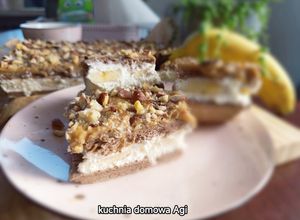 Zdjęcie przepisu Ciasto bez pieczenia ze śmietanką i serkiem MASCARPONE "bananowiec" i "truskawkowe".