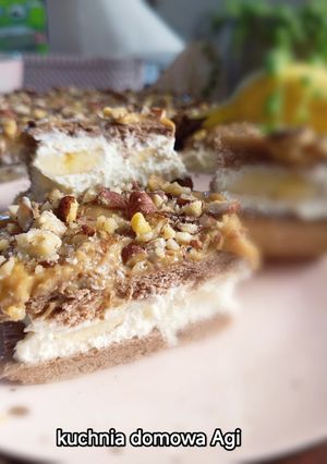 Zdjęcie przepisu Ciasto bez pieczenia ze śmietanką i serkiem MASCARPONE "bananowiec" i "truskawkowe".