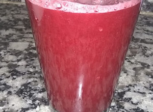 Una foto de Jugo salado de remolacha y limón