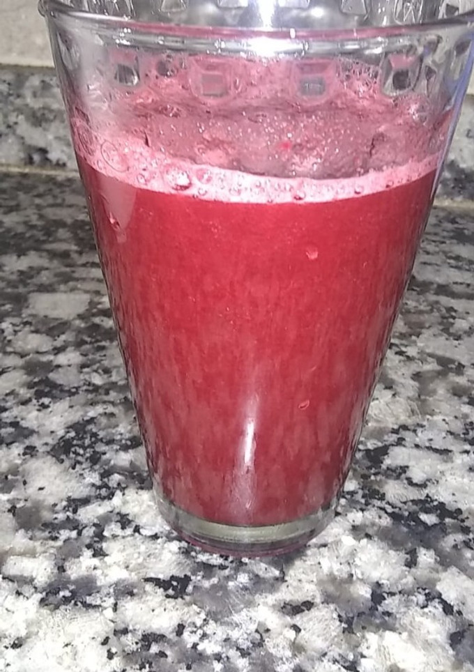 Una foto de Jugo salado de remolacha y limón