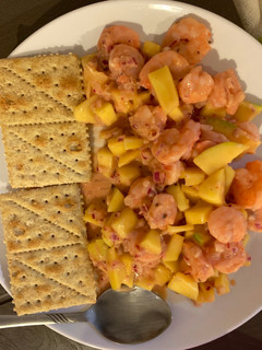 Una foto de Ceviche camarón y mango