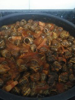Una foto de Caracoles en salsa vizcaína
