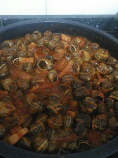 Una foto de Caracoles en salsa vizcaína