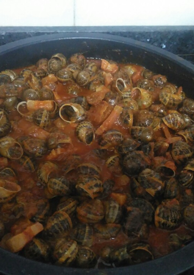 Una foto de Caracoles en salsa vizcaína