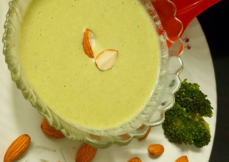 Creamy Almond Broccoli Soup