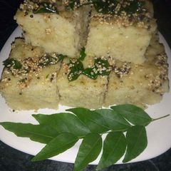 A picture of Suji Dhokla.