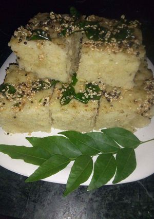 A picture of Suji Dhokla.