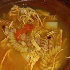 Una foto de Sopa de alubias con pollo