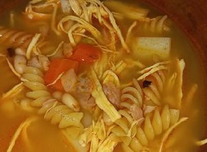 Una foto de Sopa de alubias con pollo