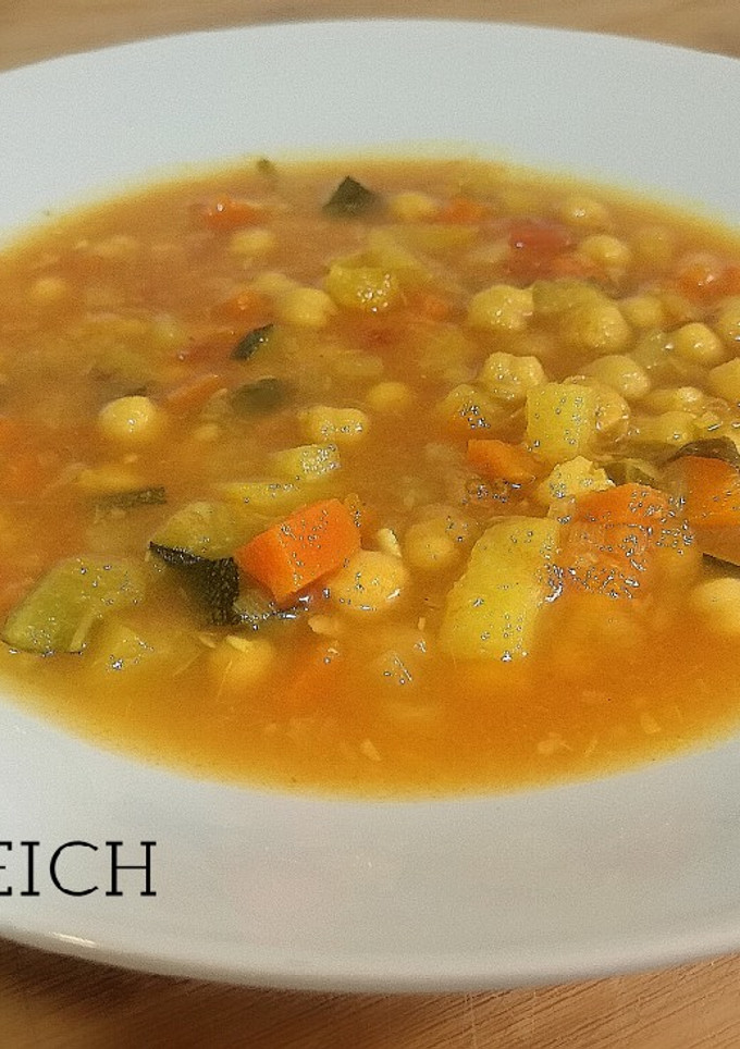 Una foto de Potaje de garbanzos y lechuga en olla GM