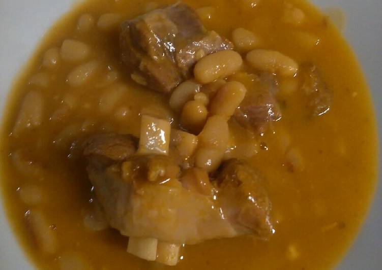 Fagioli cannellini con piede di 🐷 maiale.