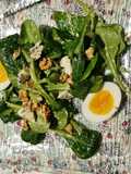 Salade mâche noix et œuf mollet