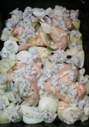 Una foto de Pollo con papas con salsa bechamel